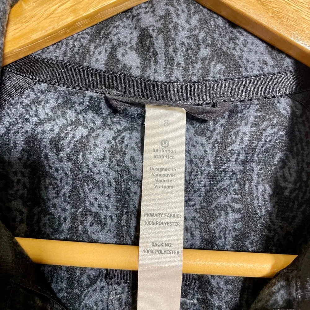 Like New Lululemon Water Proof/Wind Jacket Size 8 - Picture 7 of 7